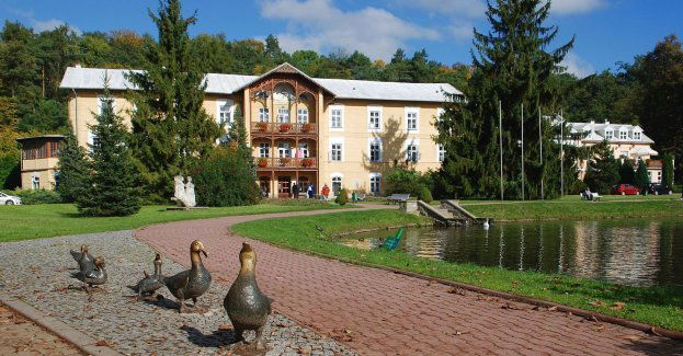 Nałęczów — popularne miejsce wypoczynkowe i kurort zdrowotny, znane z leczniczych właściwości wód mineralnych