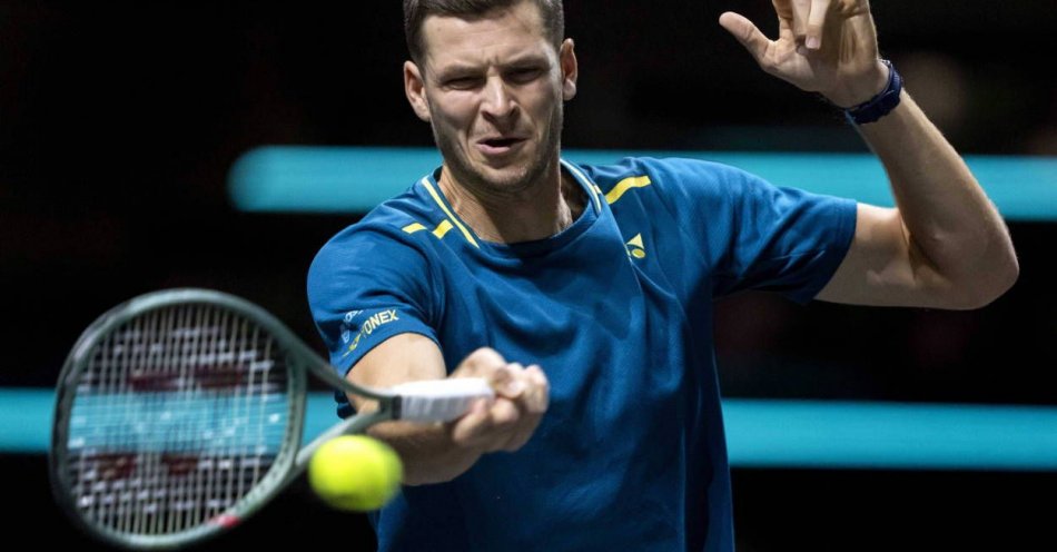 zdjęcie: Hubert Hurkacz awansował do 1/8 finału halowego turnieju ATP na kortach twardych w Rotterdamie / fot. PAP