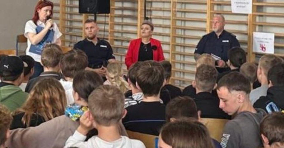 zdjęcie: Hejt i mowa nienawiści - temat spotkania z młodzieżą w Lipianach / fot. KPP w Pyrzycach