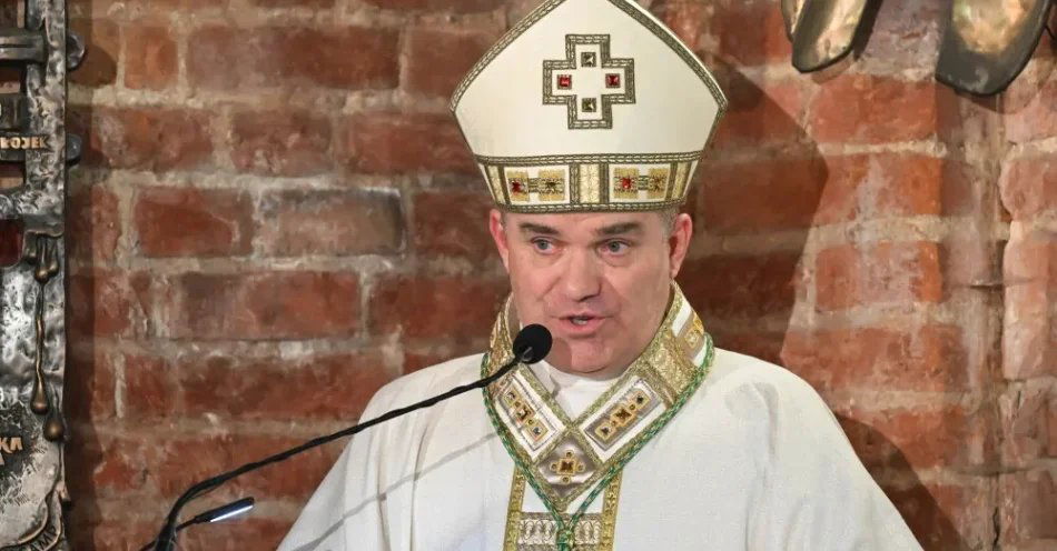 zdjęcie: Abp Zieliński: prosimy, by ideały Solidarności pomagały mądrze zagospodarować wolność / Gdańsk, 31.08.2026. Metropolita poznański abp Zbigniew Zieliński podczas mszy świętej w Kościele św. Brygidy w Gdańsku, 31 bm. Trwają obchody 46. rocznicy podpisania Porozumień Sierpniowych i powstania NSZZ „Solidarność”. (aldg) PAP/Andrzej Jackowski