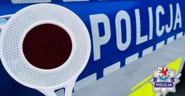 Kontrola drogowa, podwójny zakaz prowadzenia, zatrzymanie w policyjnej celi i wyrok - sąd skazał kierującego w trybie przyspieszonym