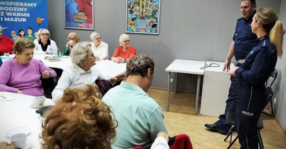 zdjęcie: Świadomość chroni przed zagrożeniami. Spotkanie w klubie seniora / fot. KPP w Ełku