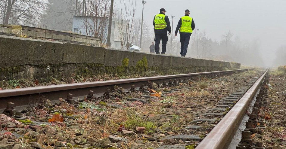 zdjęcie: Policja wzmacnia patrole przy torach w Sępólnie Krajeńskim / fot. KPP Sępólno Krajeńskie