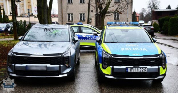 Nowe radiowozy KIA dla policji w Przysusze poprawią bezpieczeństwo
