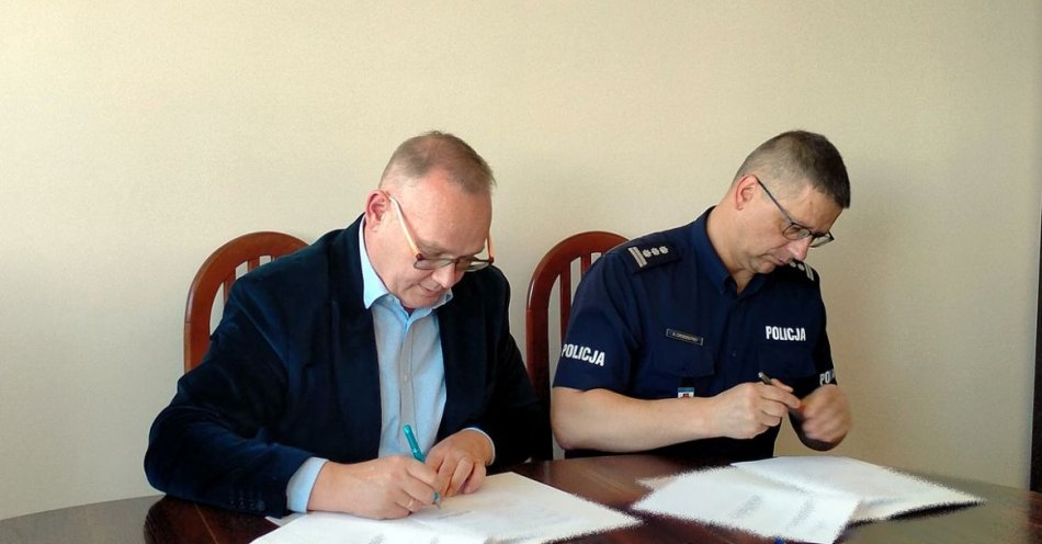 zdjęcie: Komendant Miejski Policji w Łomży podpisał porozumienie o współpracy z Międzynarodową Akademią Nauk Stosowanych w Łomży / fot. KMP Łomża