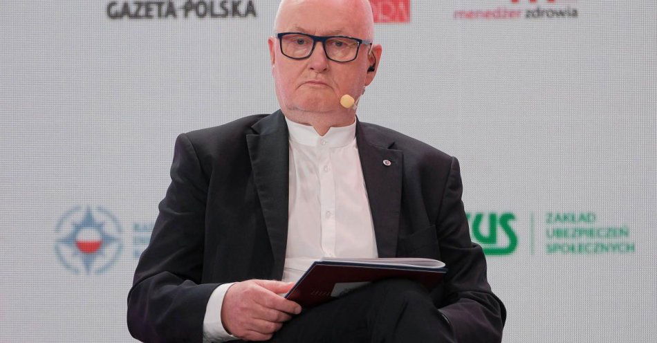 zdjęcie: Utrzymywanie dwóch instytucji kształcących podyplomowo medyków jest niecelowe / fot. PAP