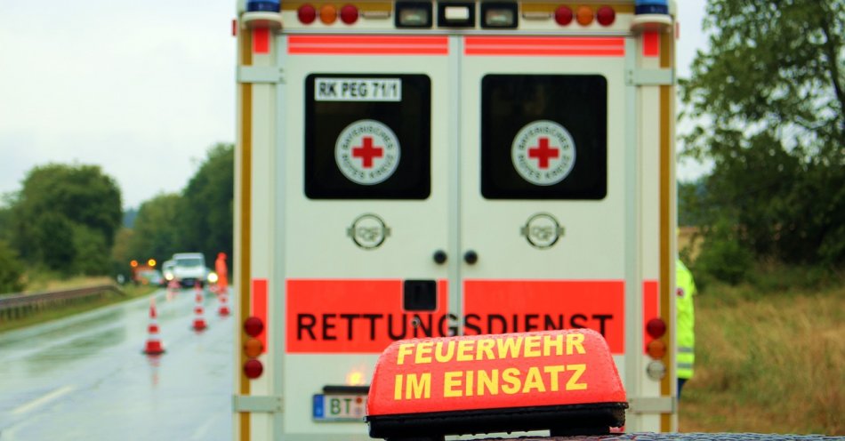 zdjęcie: Cztery osoby ranne w zderzeniu samochodów osobowych i ciężarówki na A4; jezdnia w kierunku Katowic zablokowana / pixabay/4338768