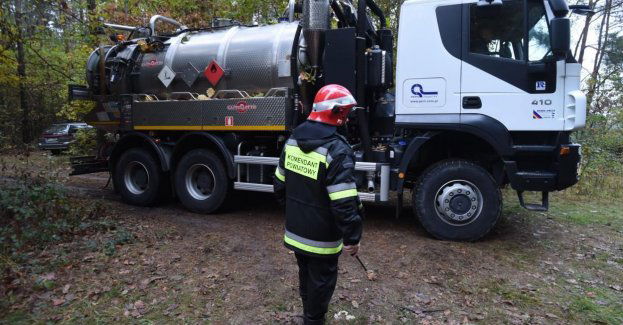 W miejscu rozszczelnienia rurociągu "Przyjaźń" w gminie Chodecz pracują specjalistyczne służby spółki