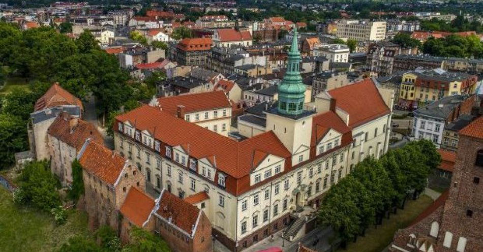 zdjęcie: Otwarcie ofert w przetargu / fot. UM Grudziądz