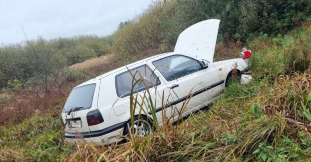 Najpierw uciekał przed policjantami bo nie miał uprawnień i był pod wpływem narkotyków, a potem wrócił po dziewczynę z kierowcą, który jak on nie miał