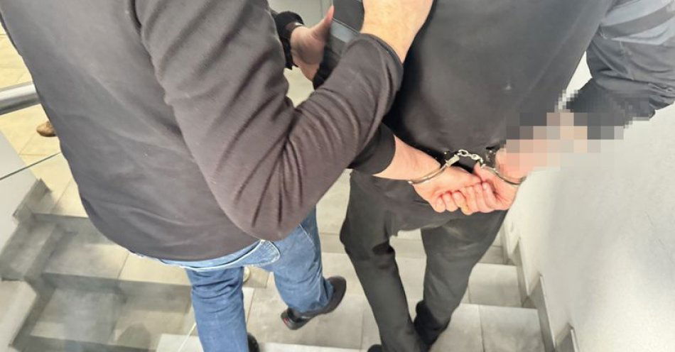 zdjęcie: Policjanci zatrzymali 39-latka w związku z kradzieżą 200 litrowego zbiornika z paliwem / fot. KPP w Wejherowie