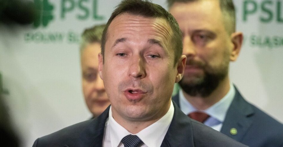 zdjęcie: Paweł Gancarz ponownie prezesem dolnośląskiego PSL / Wrocław, 11.10.2025. Marszałek województwa dolnośląskiego, prezes PSL na Dolnym Śląsku Paweł Gancarz (C) podczas konferencji prasowej w Centrum Kongresowym Politechniki Wrocławskiej we Wrocławiu, 11 bm. w ramach Wojewódzkiego Zjazdu Polskiego Stronnictwa Ludowego. (amb) PAP/Krzysztof Ćwik
