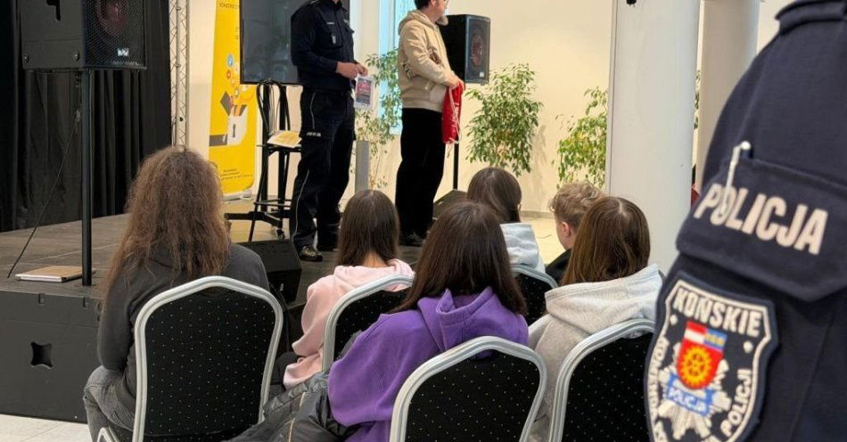 zdjęcie: Policja szkoli wolontariuszy WOŚP w Końskich przed 34 Finałem / fot. KPP Końskie Spotkanie z przedstawicielami WOŚP