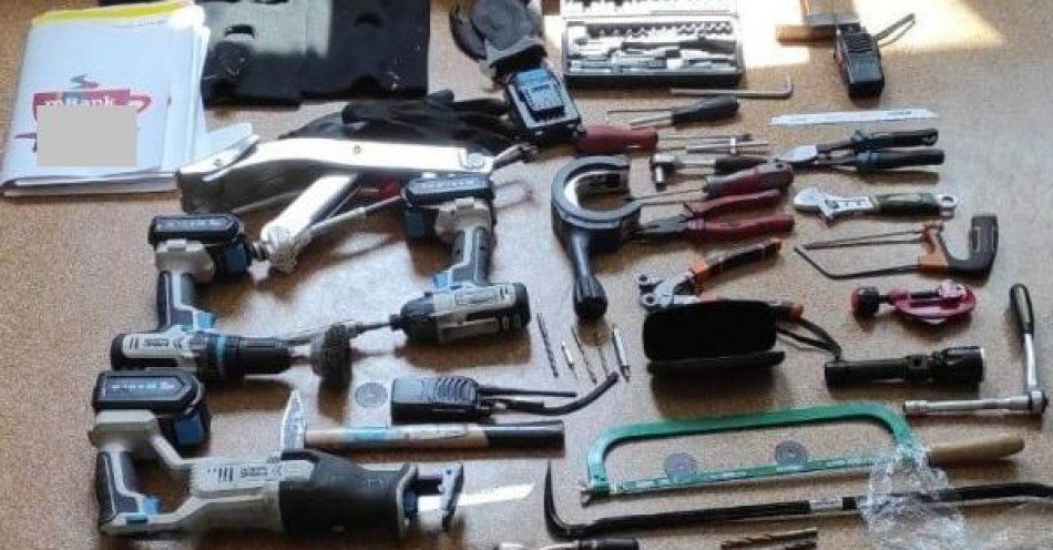 zdjęcie: Policjanci zatrzymali sprawcę podejrzanego o kradzież z włamaniem / fot. KPP w Trzebnicy