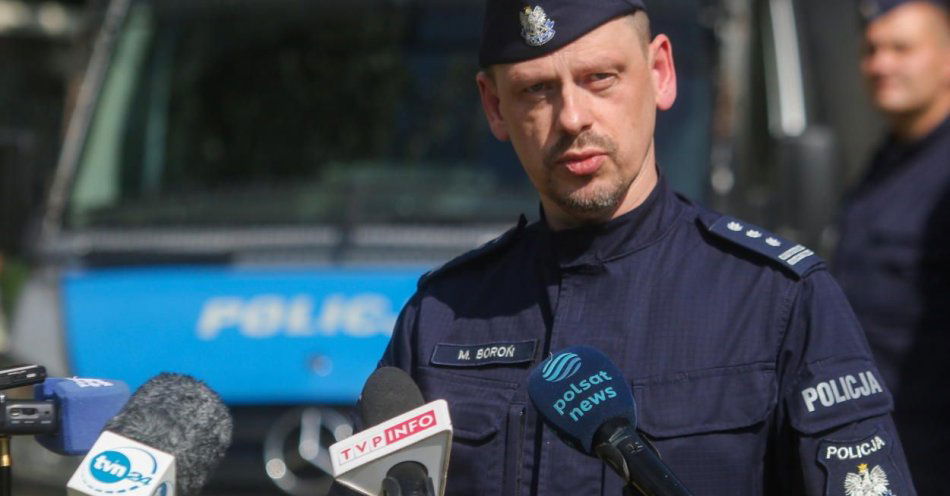 zdjęcie: Policjanci są tu, by odpierać nasilające się ataki / fot. PAP