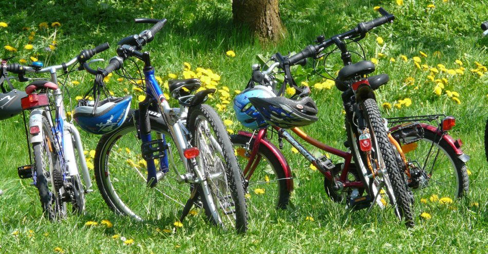 zdjęcie: Wyjeżdżasz na majówkę zabierając ze sobą rowery? Pamiętaj, aby prawidłowo zamocować bagażnik rowerowy / pixabay/6895