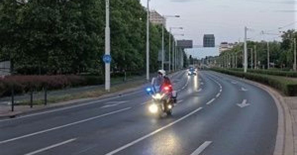 zdjęcie: Bezpiecznie w trakcie 9. Nocnego Półmaratonu we Wrocławiu / fot. KMP w Wrocławiu