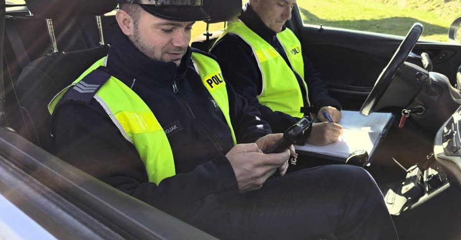 zdjęcie: Młody kierowca stracił prawo jazdy za 102 km/h / fot. KPP w Pszczynie