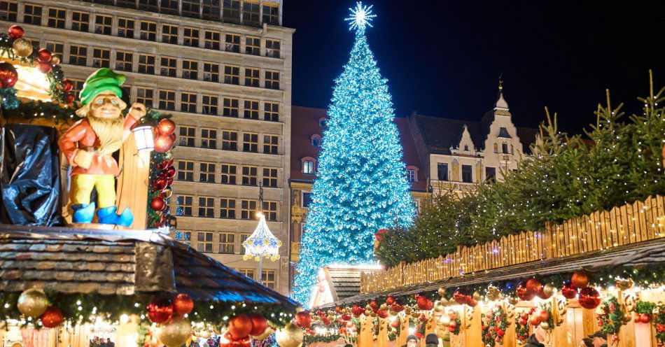 zdjęcie: Choinki w ośmiu miejscach, ledowe postacie, podłaźniczki, pająki i ozdobne światy - tak będzie przystrojony świąteczny Wrocław / fot. nadesłane