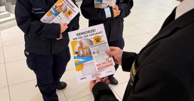 Policjantki ostrzegają seniorów przed oszustami