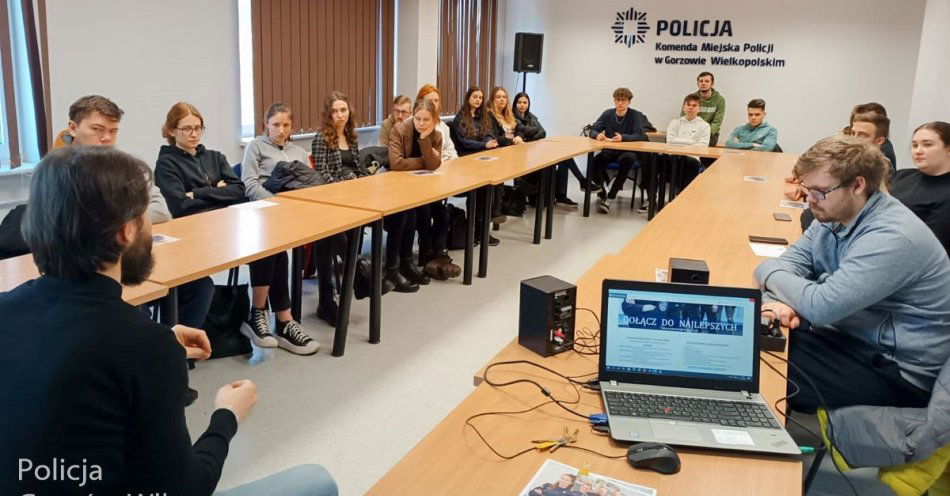 zdjęcie: Studenci kryminologii w gorzowskiej komendzie / fot. KMP Gorzów Wielkopolski