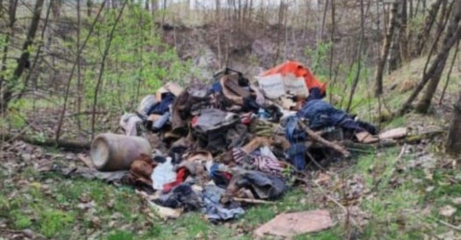zdjęcie: Uwaga na dzikie wysypiska śmieci, wyrzucanie odpadów jest karalne / fot. KPP w Białobrzegach