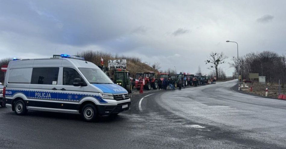 zdjęcie: Możliwe utrudnienia w ruchu w okolicach zjazdów z A4 na LSSE Osła i Godzieszów / fot. KPP w Bolesławcu