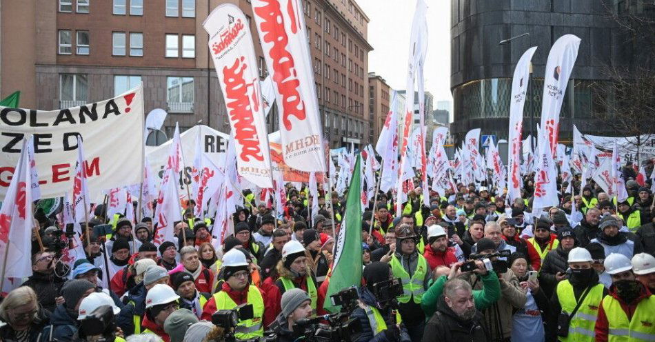 zdjęcie: Protest przeciwko Zielonemu Ładowi jest początkiem akcji / fot. PAP