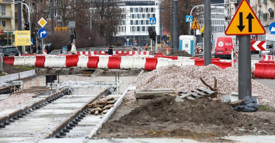 zdjęcie: Mieszkańców Mokotowa czekają kolejne utrudnienia, od poniedziałku zamknięta Rakowiecka / fot. PAP