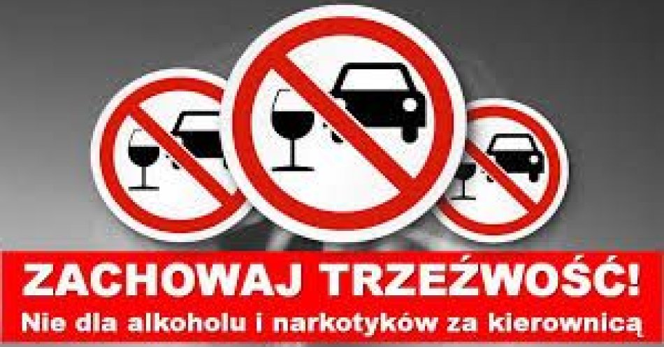 zdjęcie: Pijany kierowca uderzył w drzewo-apel o odpowiedzialność / fot. KMP w Ostrołęce