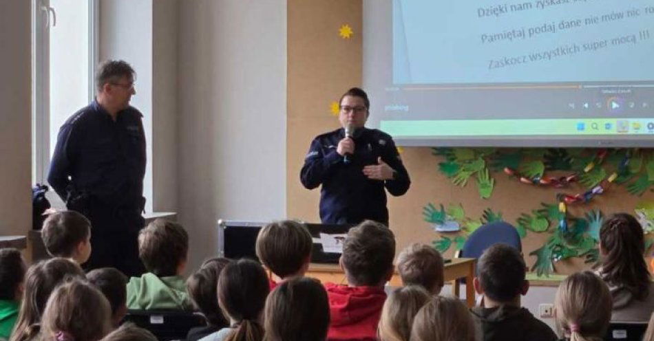 zdjęcie: Dzielnicowy w szkole: uczniowie o hejcie i sieci / fot. KPP w Piasecznie