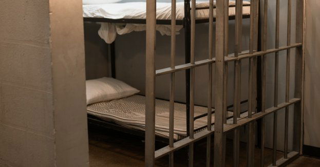 Podczas minionej doby policjanci do zakładu karnego zawieźli kolejne trzy osoby