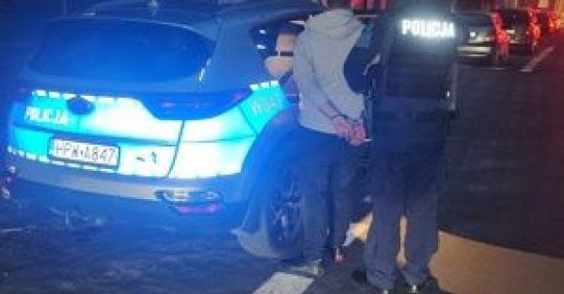 Na widok policjantów zaczął się nerwowo zachowywać. Okazało się, że 28- latek posiadał przy sobie narkotyki