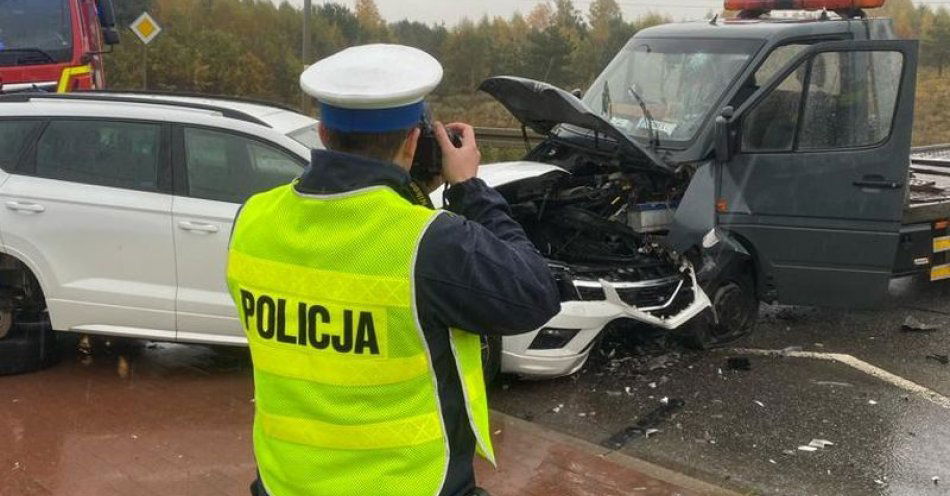 zdjęcie: Zderzenie czołowe dwóch samochodów w Dobrzewinie / fot. KPP w Wejherowie