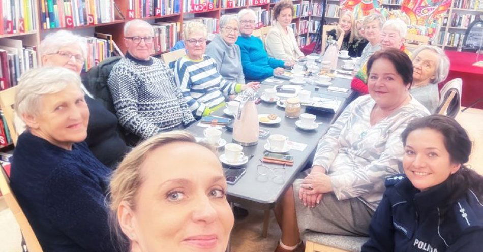zdjęcie: Bezpieczny Dzień Babci i Dziadka - dzielnicowi z Wejherowa apelują do seniorów / fot. nadesłane