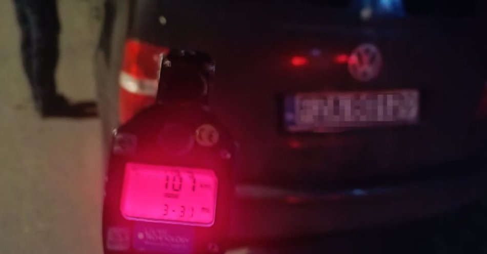 zdjęcie: 107 km/h w obszarze zabudowanym kierowca stracił prawo jazdy / fot. KPP Żary