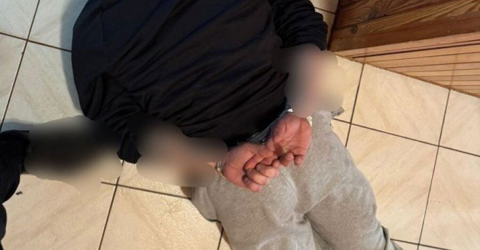 zdjęcie: Poszukiwany zatrzymany przez zgierską policję po ukryciu się / fot. KPP w Zgierzu