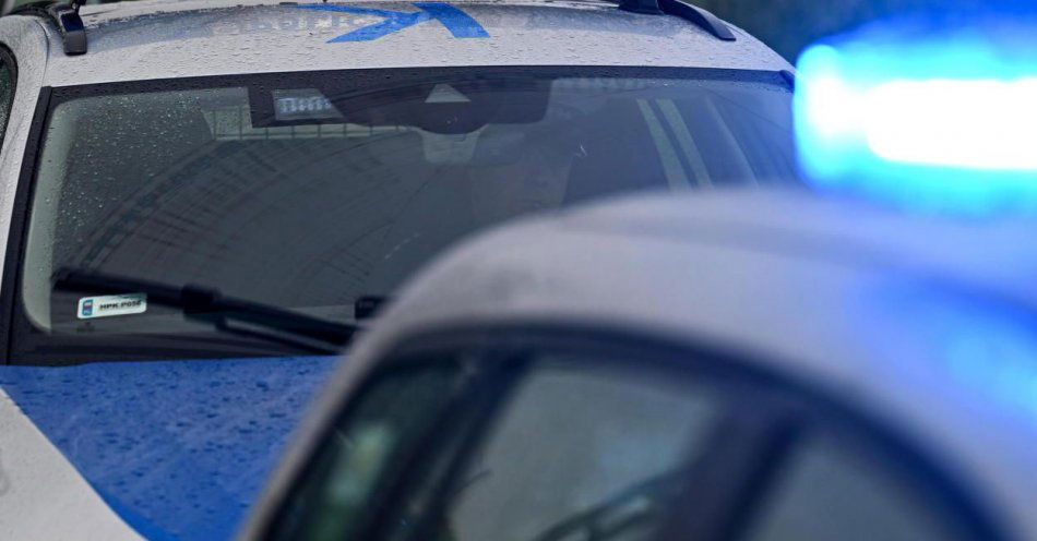 zdjęcie: Nikt poza dwoma policjantami nie doznał obrażeń w wypadku w Czajkach / fot. PAP