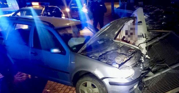 37-latek zatrzymany w związku z kradzieżą paliwa. Za popełnione podczas ucieczki wykroczenia został ukarany mandatami w wysokości 16,5 tysiąca złotych