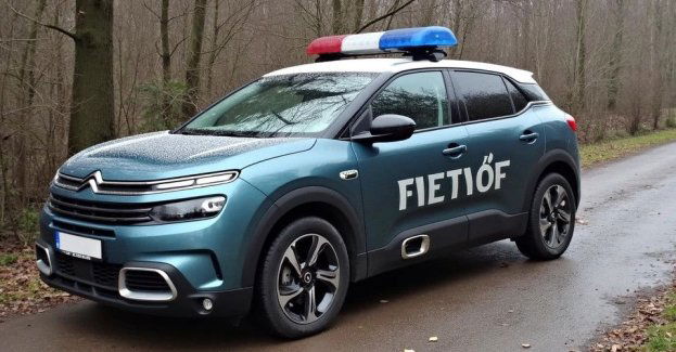 Policja odzyskała citroena i zabezpieczyła 70 tys. papierosów