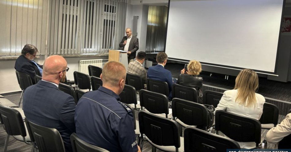 zdjęcie: Uczestniczyli w konferencji zorganizowanej przez koneckich medyków / fot. KPP Końskie