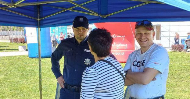 Świdniccy policjanci podczas 51. Rajdu Świdnickiego promowali służbę w granatowym mundurze