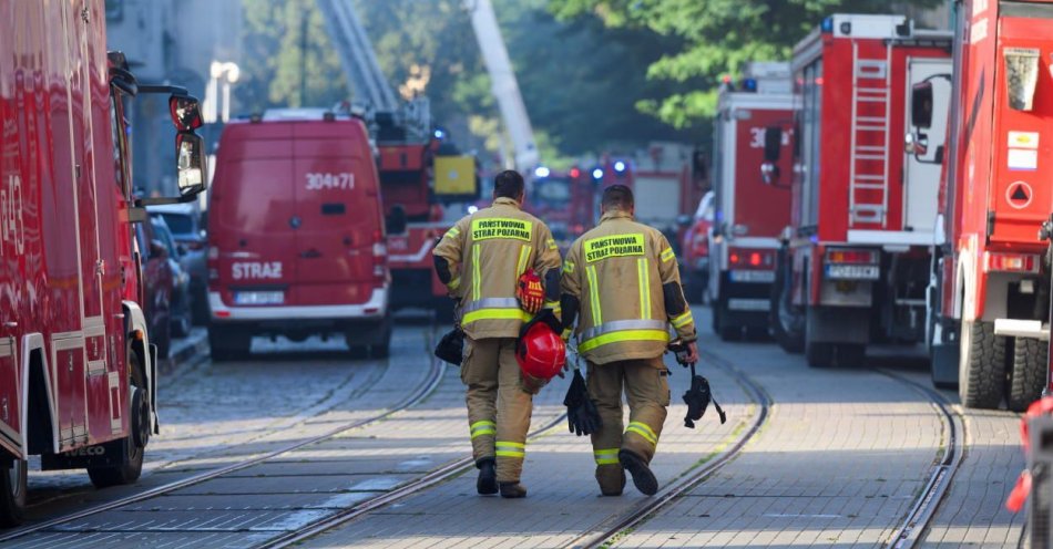 zdjęcie: Aktualnie w szpitalach przebywa jeszcze siedmiu strażaków / fot. PAP