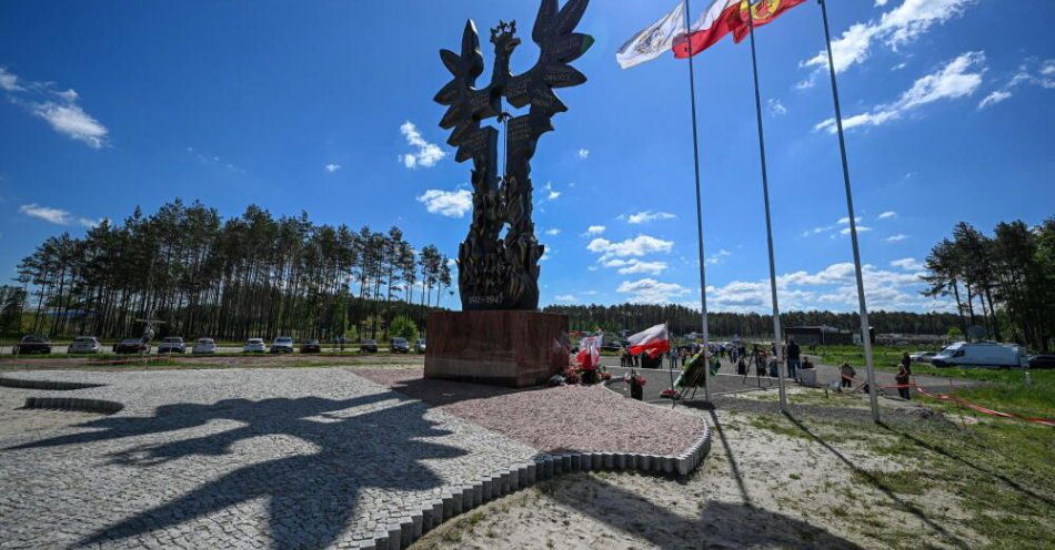 zdjęcie: Pomnik „Rzeź Wołyńska” w Domostawie został zniszczony / fot. PAP