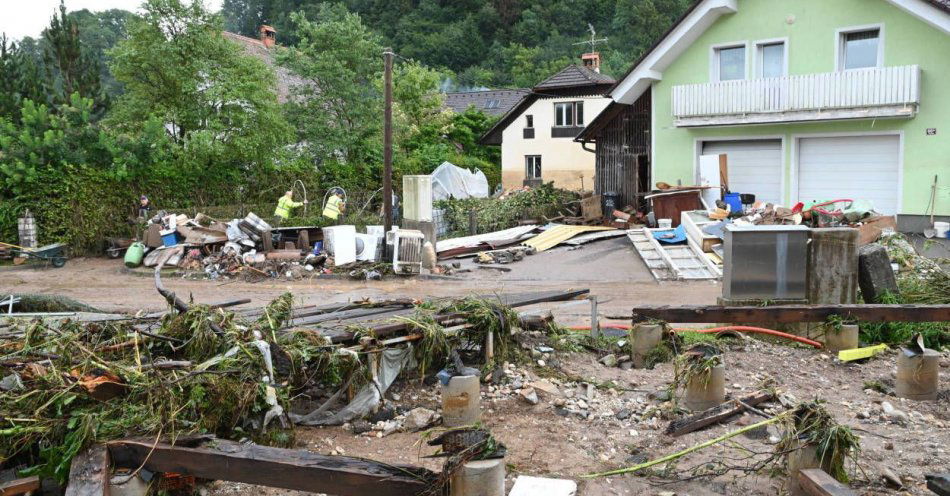 zdjęcie: W poniedziałek poleci do Słowenii transport z pomocą humanitarną dla powodzian / fot. PAP