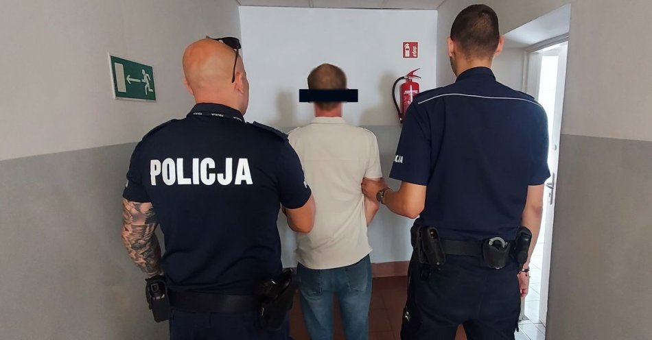 zdjęcie: Policjanci zatrzymali sprawcę kradzieży rozbójniczej i odzyskali skradzione mienie / fot. KPP w Łęczycy
