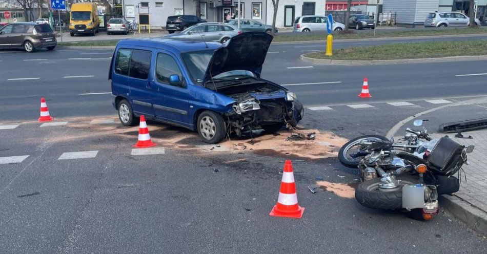 zdjęcie: Motocyklista ranny po kolizji z Citroenem w Zielonej Górze / fot. KMP Zielona Góra wypadek z udziałem motocyklisty