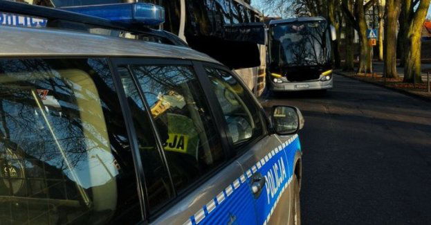 Nieszczelny układ hamulcowy w autokarze szkolnym. Wycieczkę wstrzymano