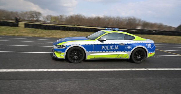 Skonfiskowany pijanemu kierowcy Ford Mustang oficjalnie w służbie mazowieckiej policji