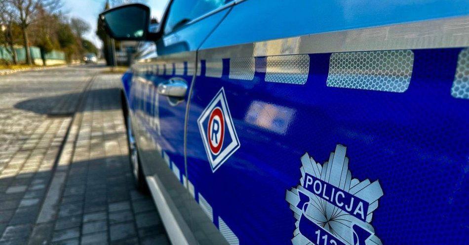 zdjęcie: Stracił część palca - w szybkim dotarciu do szpitala pomogli  policjanci z łódzkiej drogówki / fot. KMP w Łodzi